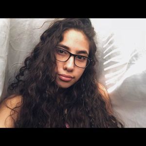 Meet your Posher, Apolonia